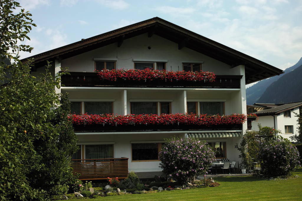 Gaestehaus Ahornblick Mayrhofen Exterior photo